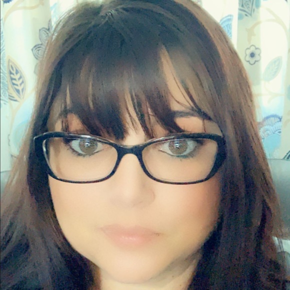 Meet your Posher, Holly - Picture 1 of 2